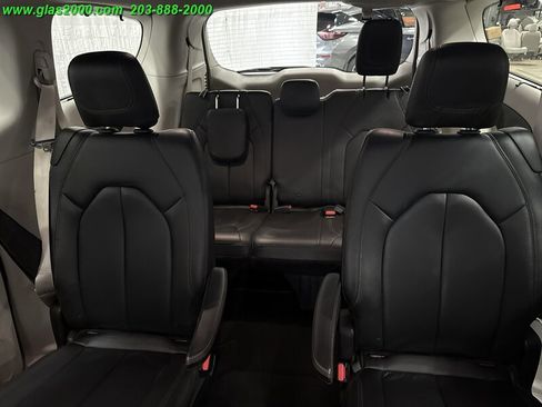 Used 2018 Chrysler Pacifica Touring-L Plus image 22