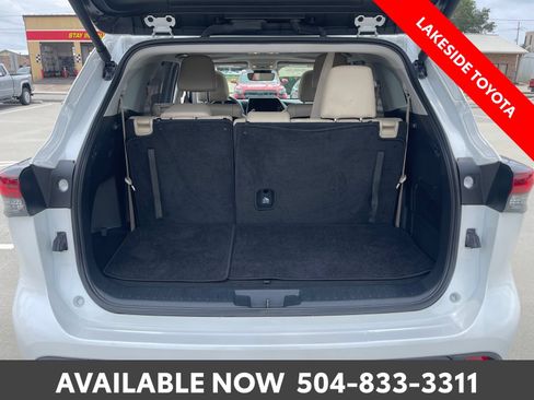 Certified 2024 Toyota Highlander XLE FWD image 22