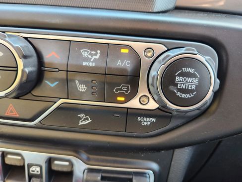 Used 2021 Jeep Wrangler Unlimited Sahara w/ Cold Weather Group AWD/4WD image 34