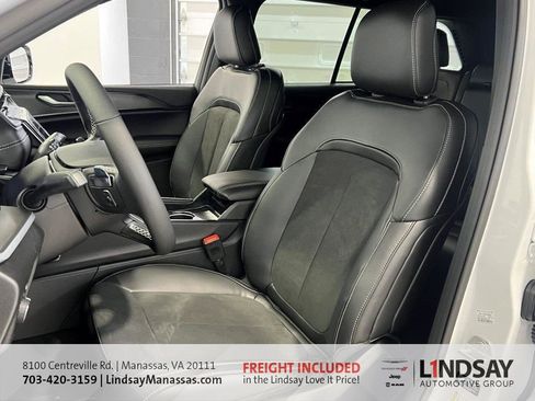 New 2025 Jeep Grand Cherokee Altitude image 24