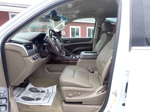 Used 2017 Chevrolet Suburban LT w/ LT Signature Package AWD/4WD image 8