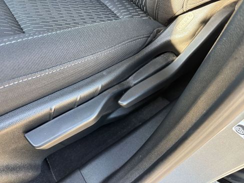 Used 2025 Chevrolet Equinox LT image 24