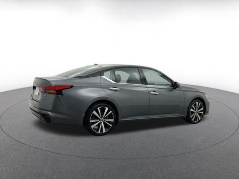 Used 2025 Nissan Altima 2.5 SV FWD image 8