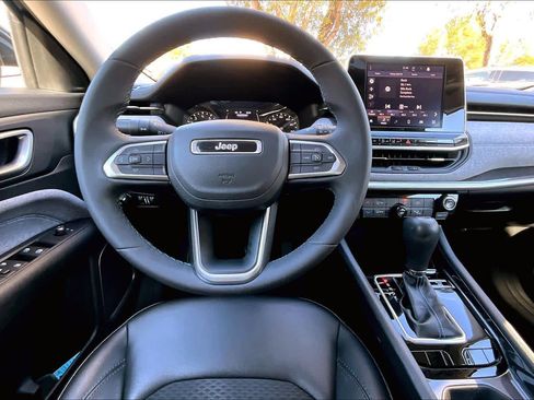 Used 2022 Jeep Compass Latitude image 6