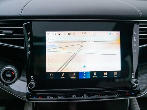 Used 2022 Jeep Wagoneer Series III w/ Premium Group I image 15