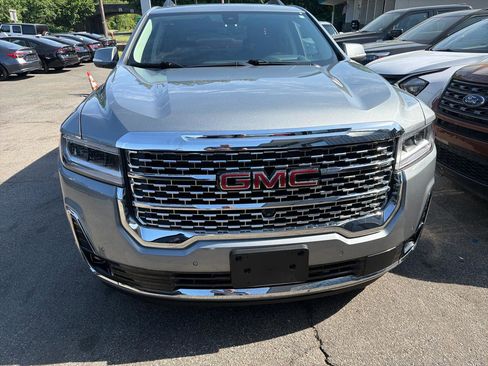 Used 2023 GMC Acadia Denali w/ Denali Ultimate Package AWD/4WD image 3