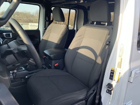 Used 2023 Jeep Gladiator Sport image 13