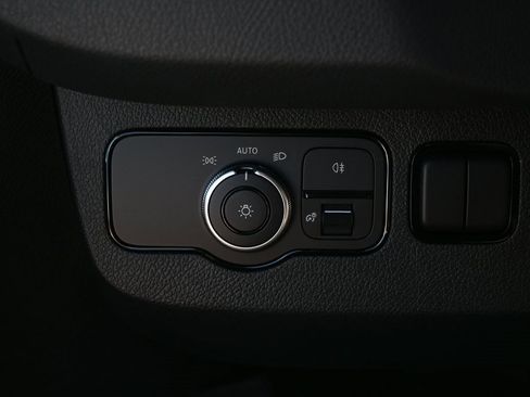 Used 2025 Mercedes-Benz Sprinter 2500 image 9