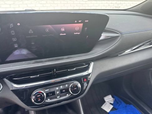 Used 2025 Buick Envista Sport Touring w/ Convenience I Package FWD image 9