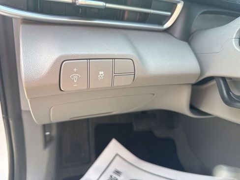 Used 2024 Hyundai Elantra SEL image 14