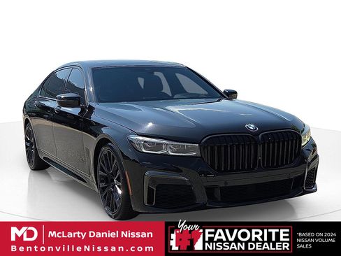 Used 2022 BMW 740i w/ M Sport Package image 1