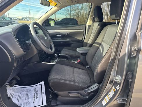 Used 2018 Mitsubishi Outlander ES image 12