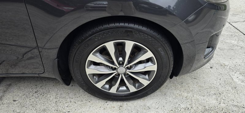 Used 2017 Kia Sedona SX FWD image 12