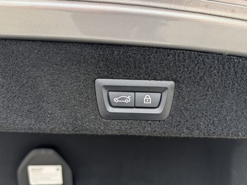 Used 2022 BMW 740i xDrive w/ M Sport Package image 33