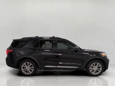 Used 2024 Ford Explorer XLT w/ Equipment Group 202A AWD/4WD image 12