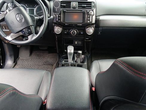 Used 2018 Toyota 4Runner TRD Off-Road Premium AWD/4WD image 12