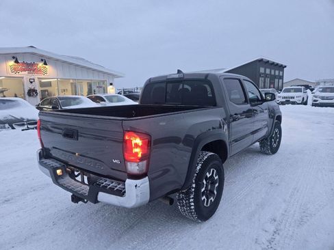 Used 2016 Toyota Tacoma TRD Off-Road image 7