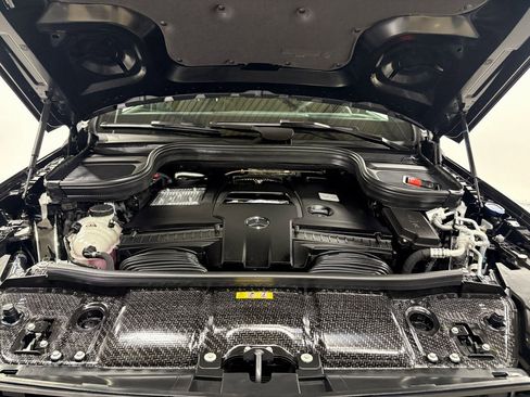 Used 2025 Mercedes-Benz GLS 580 4MATIC image 37