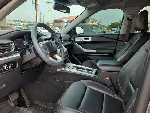 Used 2023 Ford Explorer XLT w/ Equipment Group 202A RWD image 14