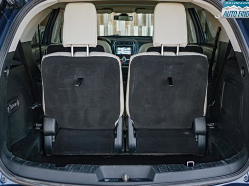Used 2019 Ford Explorer Platinum image 30