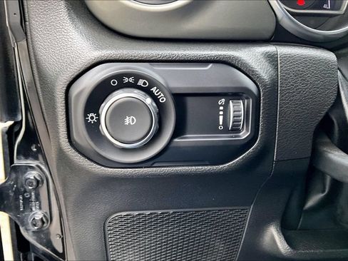 Used 2023 Jeep Wrangler Unlimited Sahara AWD/4WD image 17