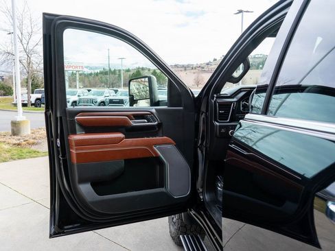 Used 2024 GMC Sierra 3500 Denali Ultimate image 17