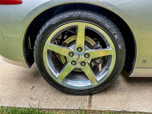 Used 2006 Chevrolet Corvette Convertible w/ Preferred Equipment Group RWD image 37