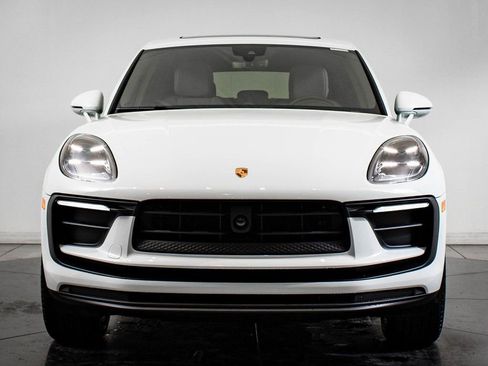 Used 2026 Porsche Macan image 11
