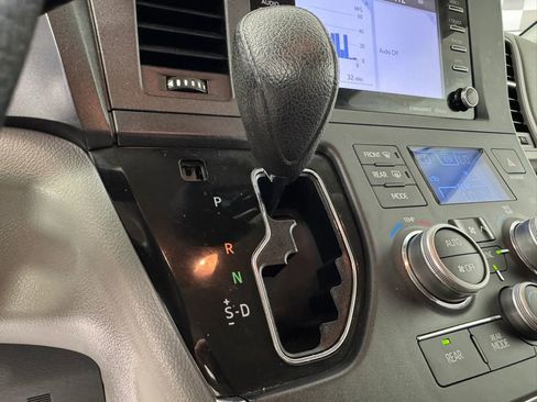 Used 2019 Toyota Sienna LE AWD/4WD image 20