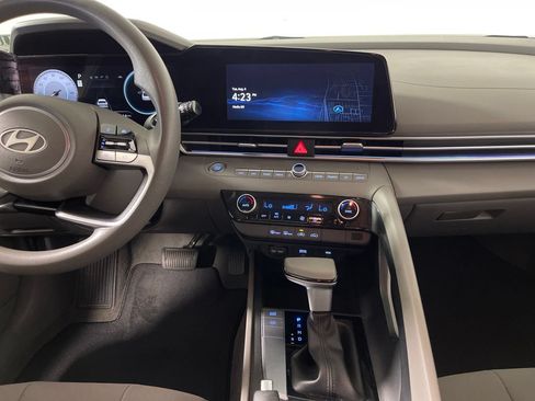 Certified 2024 Hyundai Elantra SEL FWD image 17