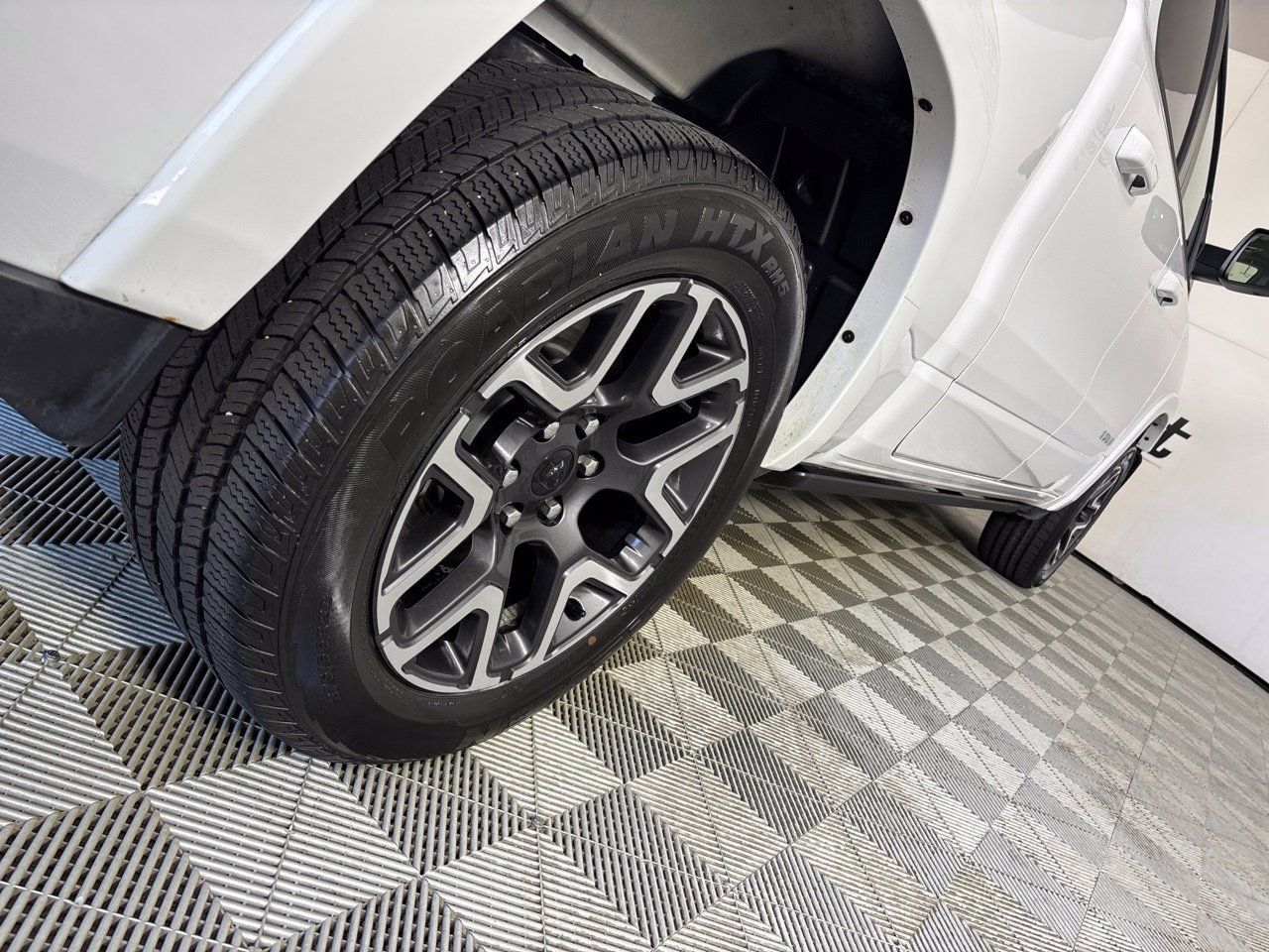 Used 2026 RAM 1500 Laramie AWD/4WD image 38