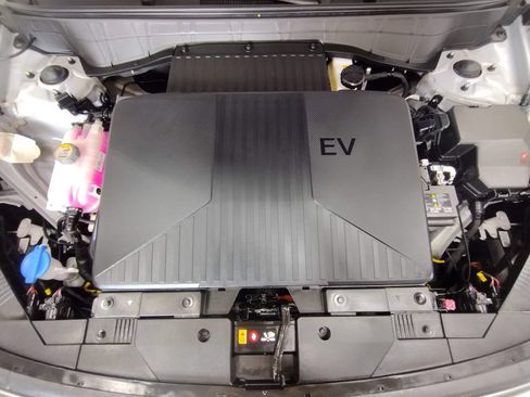 Certified 2024 Hyundai Kona SEL FWD image 10