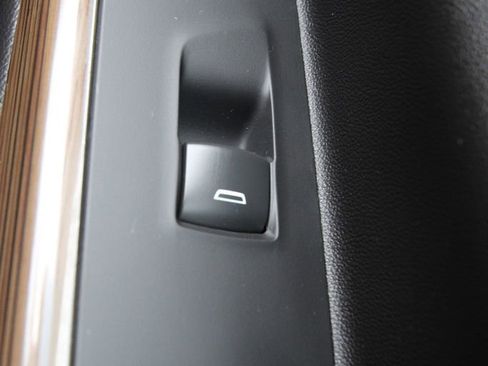 Used 2023 GMC Acadia SLE w/ Driver Convenience Package image 24