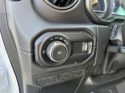 Used 2025 Jeep Wrangler Unlimited Rubicon AWD/4WD image 17