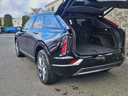 New 2026 Cadillac Optiq Luxury 1 image 7