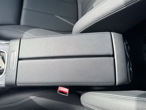 Used 2024 Mercedes-Benz GLB 250 4MATIC image 24