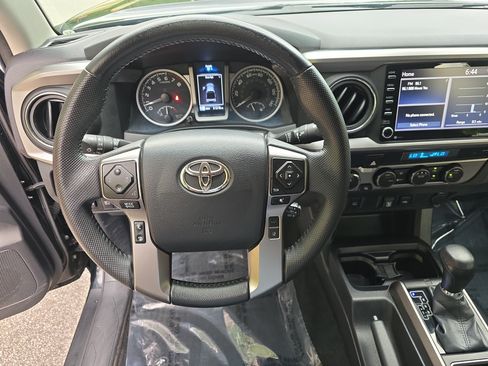 Used 2023 Toyota Tacoma SR5 w/ Technology Package AWD/4WD image 15