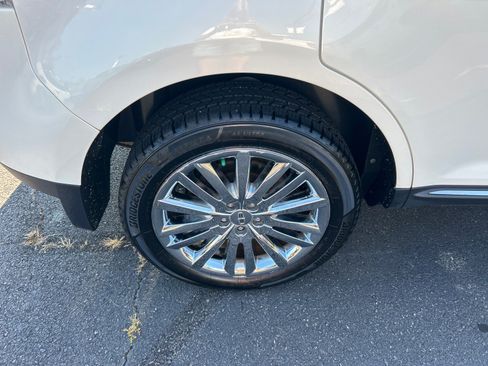 Used 2013 Lincoln MKX AWD image 35