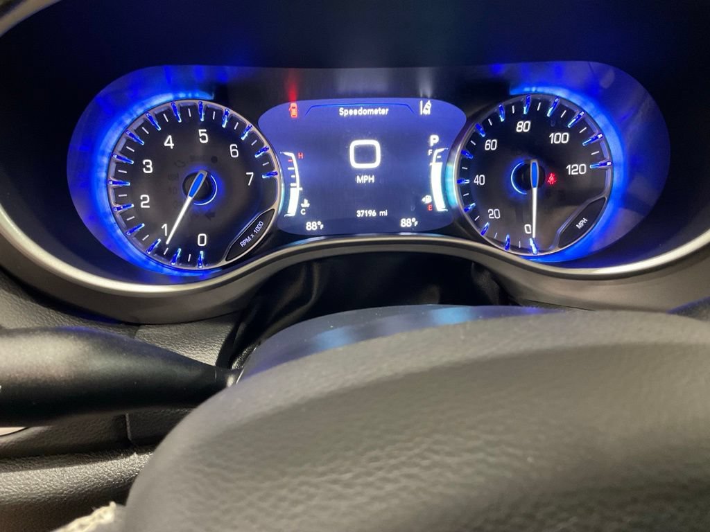 Used 2025 Chrysler Pacifica Select FWD image 16
