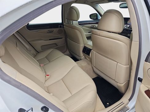 Used 2014 Lexus LS 460 w/ Comfort Package image 16