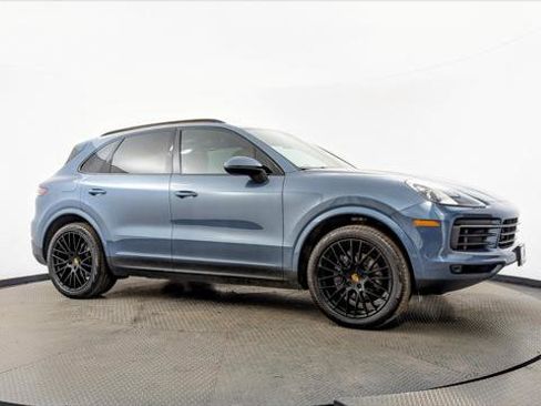 Used 2019 Porsche Cayenne w/ Premium Package image 11