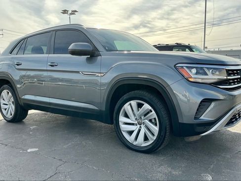 Used 2020 Volkswagen Atlas Cross Sport SE w/ Towing Package image 6