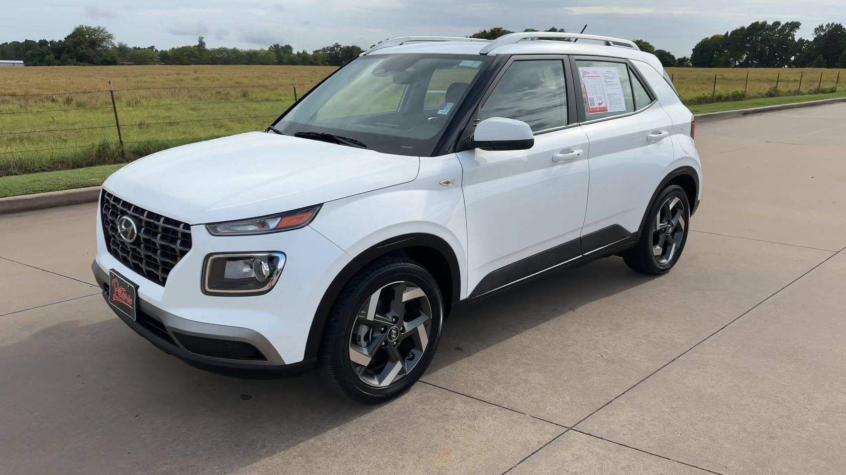 Used 2025 Hyundai Venue SEL FWD image 4