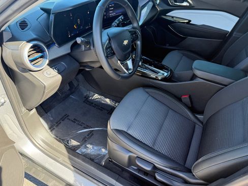 Used 2025 Chevrolet Trax LT w/ Driver Confidence Package image 19