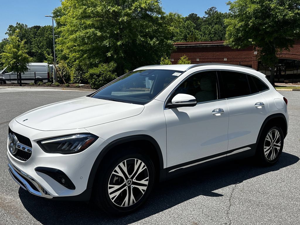 Certified 2025 Mercedes-Benz GLA 250 4MATIC image 4