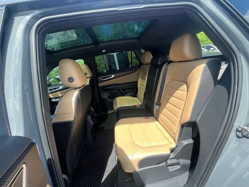 Certified 2024 Volkswagen Atlas Cross Sport SEL R-Line AWD/4WD image 24