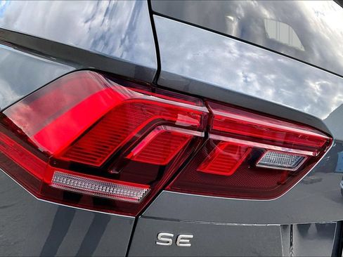 Used 2023 Volkswagen Tiguan SE w/ Panoramic Sunroof Package AWD/4WD image 23