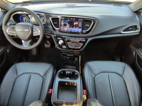 Used 2026 Chrysler Pacifica Select FWD image 15