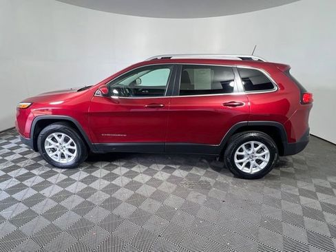 Used 2017 Jeep Cherokee Latitude w/ Cold Weather Group AWD/4WD image 3