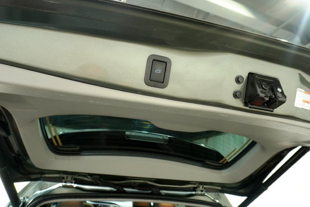 Used 2018 Toyota Highlander XLE AWD/4WD image 8